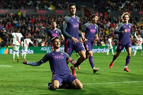 الدوري الإسباني.. إسبانيول يفوز على فياريال ويبتعد عن مراكز الهبوط 